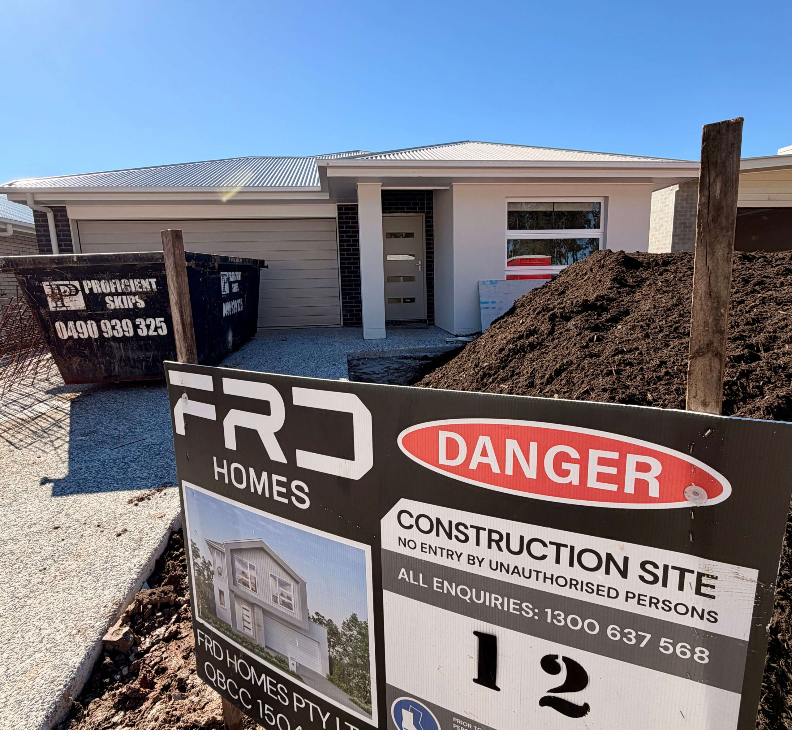Coastal facade by FRD Homes at Woodland Park Logan Reserve